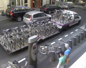 Les Velib's consomment aussi de l'essence... Les Velib's consomment aussi de l'essence...