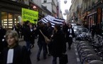 Manif d'avocats près du bureau