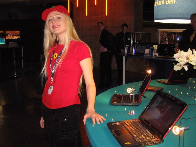 Miss Ferrari chez ACER Miss Ferrari chez ACER