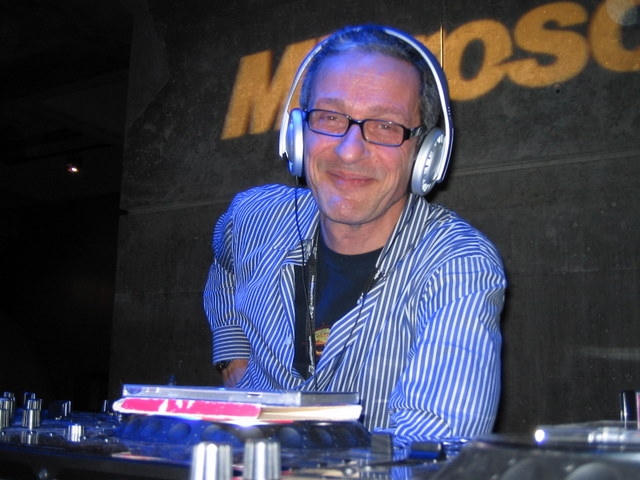 Le DJ de la soirée Le DJ de la soirée